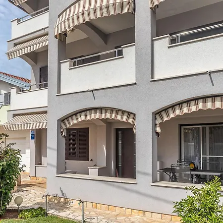 Apartment Marinko, No 2 *