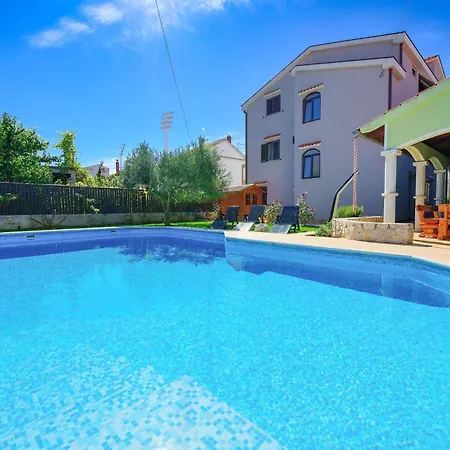 Apartment Marinko, No 2 *