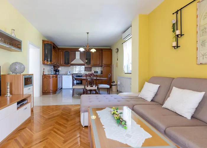 Marinko, No 2 Apartment
